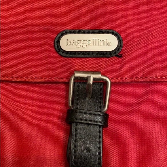 baggallini red crossbody travel purse. - Picture 2 of 13